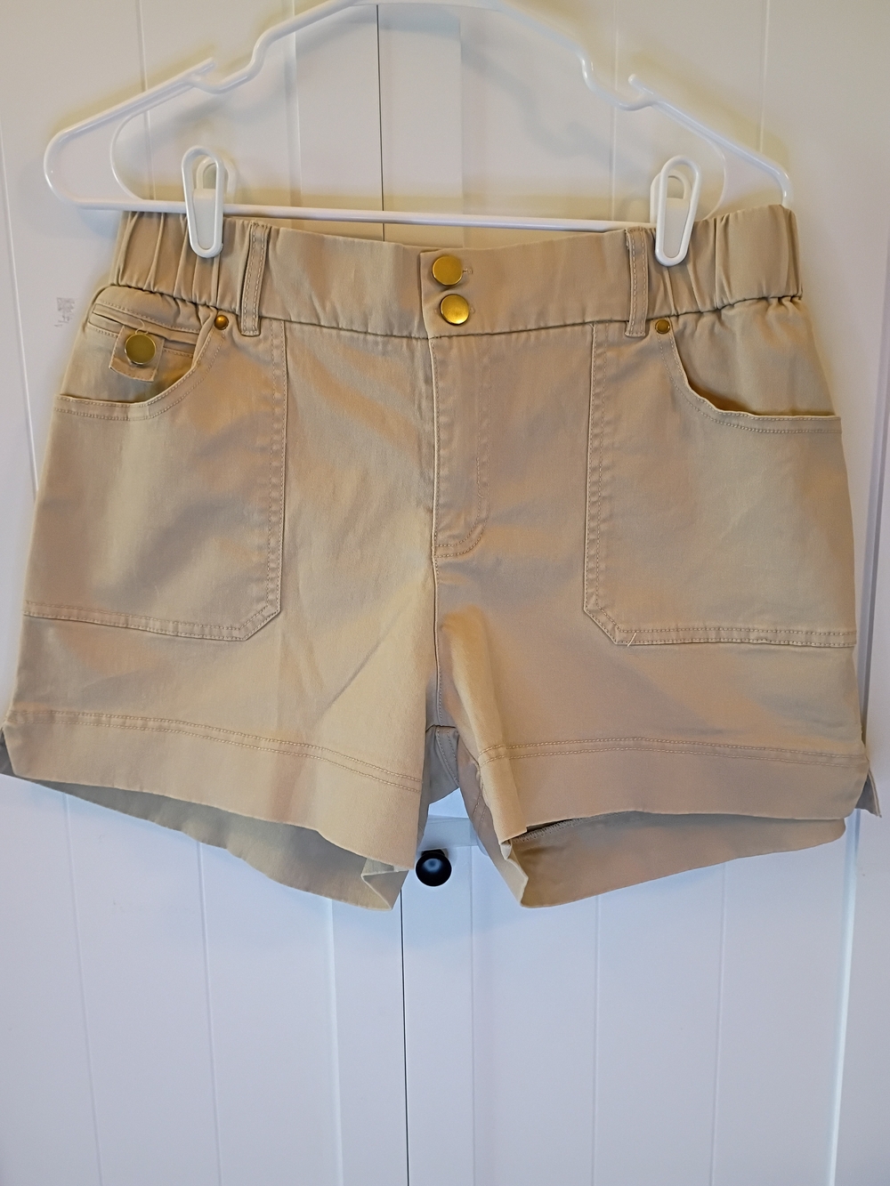 Everyday Elastic-Waist Khaki Women’s Shorts